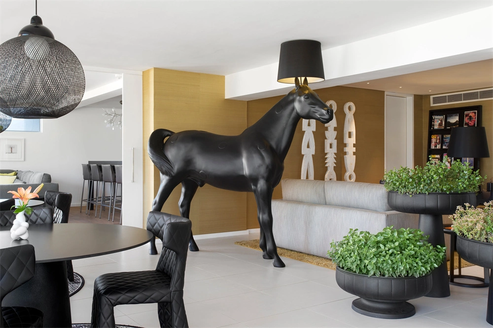 High Quality Nordic Industrial Covered Electric Horse Modern Vertical Floor Lamp with Light Black Decoration