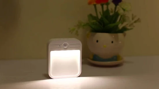 Luz noturna de LED criativa recarregável para quarto infantil com sensor de movimento compacto